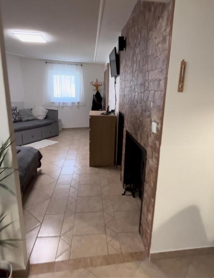 Appartamento Deduv Sklep Hlohovec Esterno foto
